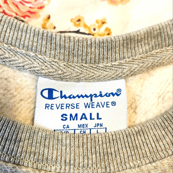 Champion size small gray crew neck sweater C logo pattern - Picture 2 of 5